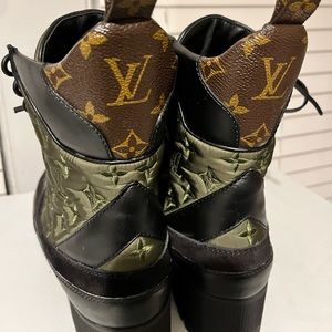 Boots are in excellent condition. They were worn twice. Original receipt &box